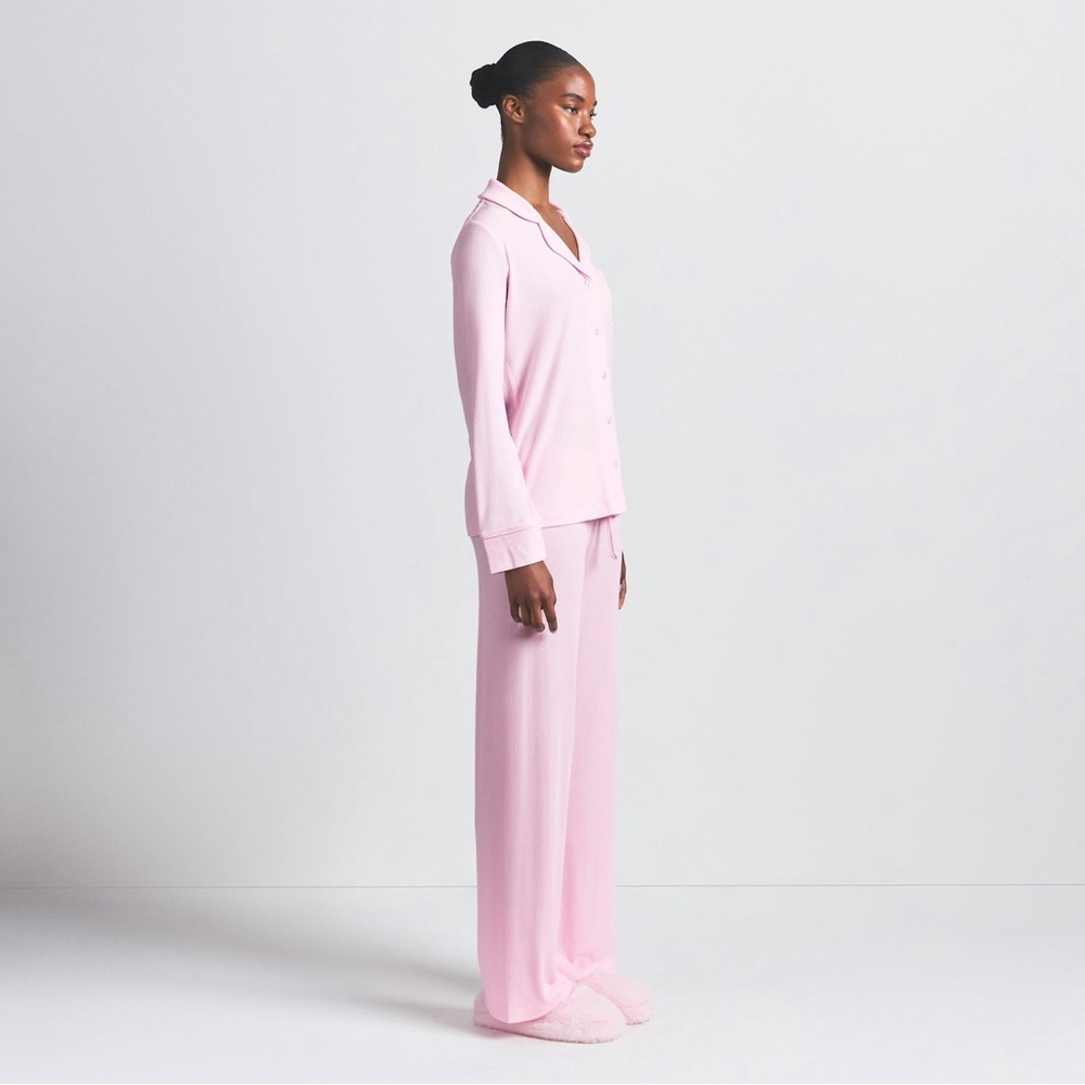 SKIMS Bloom Soft Lounge Button-Up Pajama Set - medium - Picture 2 of 8